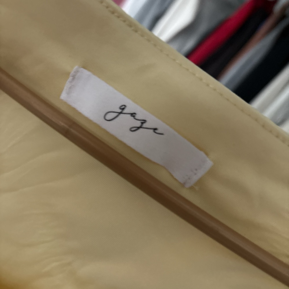 Gaze Soft Yellow long sleeve crop top